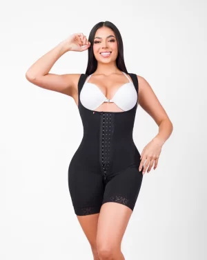 SHORT GIRDLE WITH WIDE STRAP BROOCH INVISIBLE ENHANCEMENT