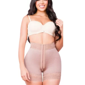 SEMI-SHORT PANTY WITH FRONT CLASP INVISIBLE ENHANCEMENT