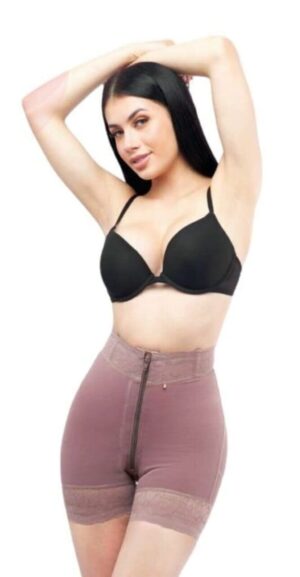900248-panty-corto-cremallera-frontal-negro-frente-1-533x1024